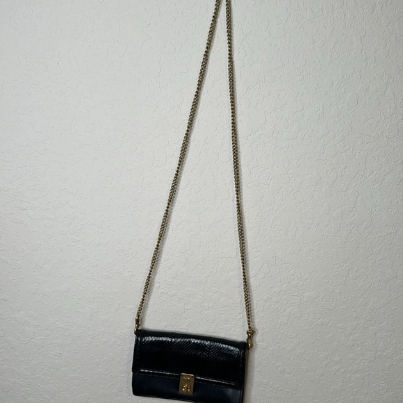 Genuine snakeskin and refined calf leather
Eight credit card slots - Picture 4 of 9